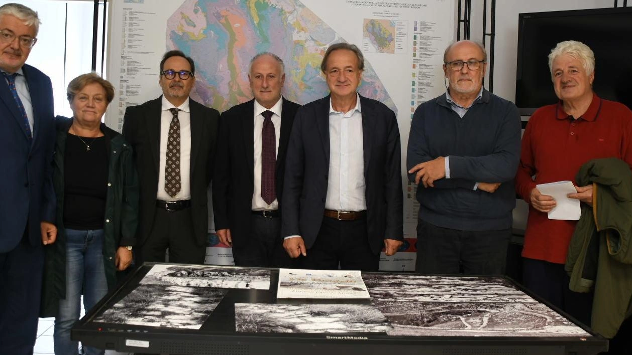 Mostra di foto inedite sulla via Vandelli, strada del Settecento tra Modena e Massa, inaugurata a Palazzo Ducale. Progetto per valorizzare e promuovere il cammino che unisce Emilia Romagna e Toscana. Mostra di foto inedite sulla via Vandelli, strada del Settecento tra Modena e Massa, inaugurata a Palazzo Ducale. Progetto per valorizzare e promuovere il cammino che unisce Emilia Romagna e Toscana.