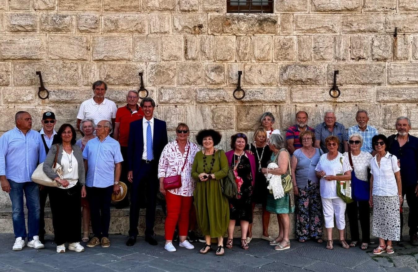 https://www.lanazione.it/image-service/view/acePublic/alias/contentid/MDlmODZjNDMtNzdiYi00/0/montepulciano-moulins-amici-da-trenta-anni.jpeg