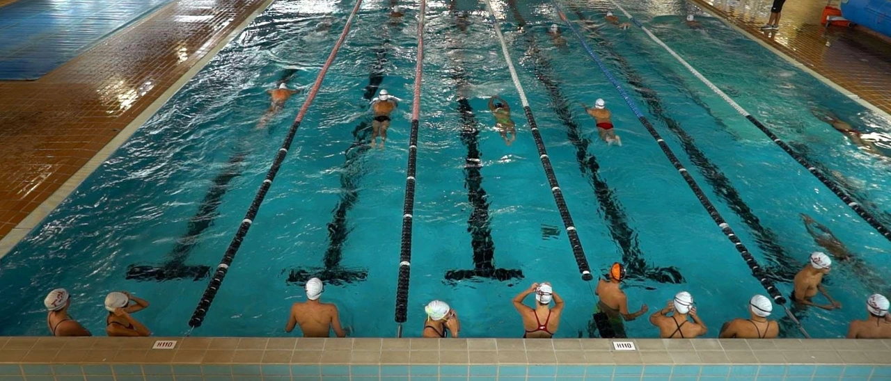 In arrivo settecento atleti. C’è il meeting di nuoto