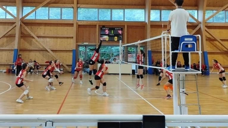 Uan partita della Saiuz Amiata Pallavolo: le squadre rischiano ora di non avere più pubblico nelle partite interne, come deciso dalla Fipav Uan partita della Saiuz Amiata Pallavolo: le squadre rischiano ora di non avere più pubblico nelle partite interne, come deciso dalla Fipav
