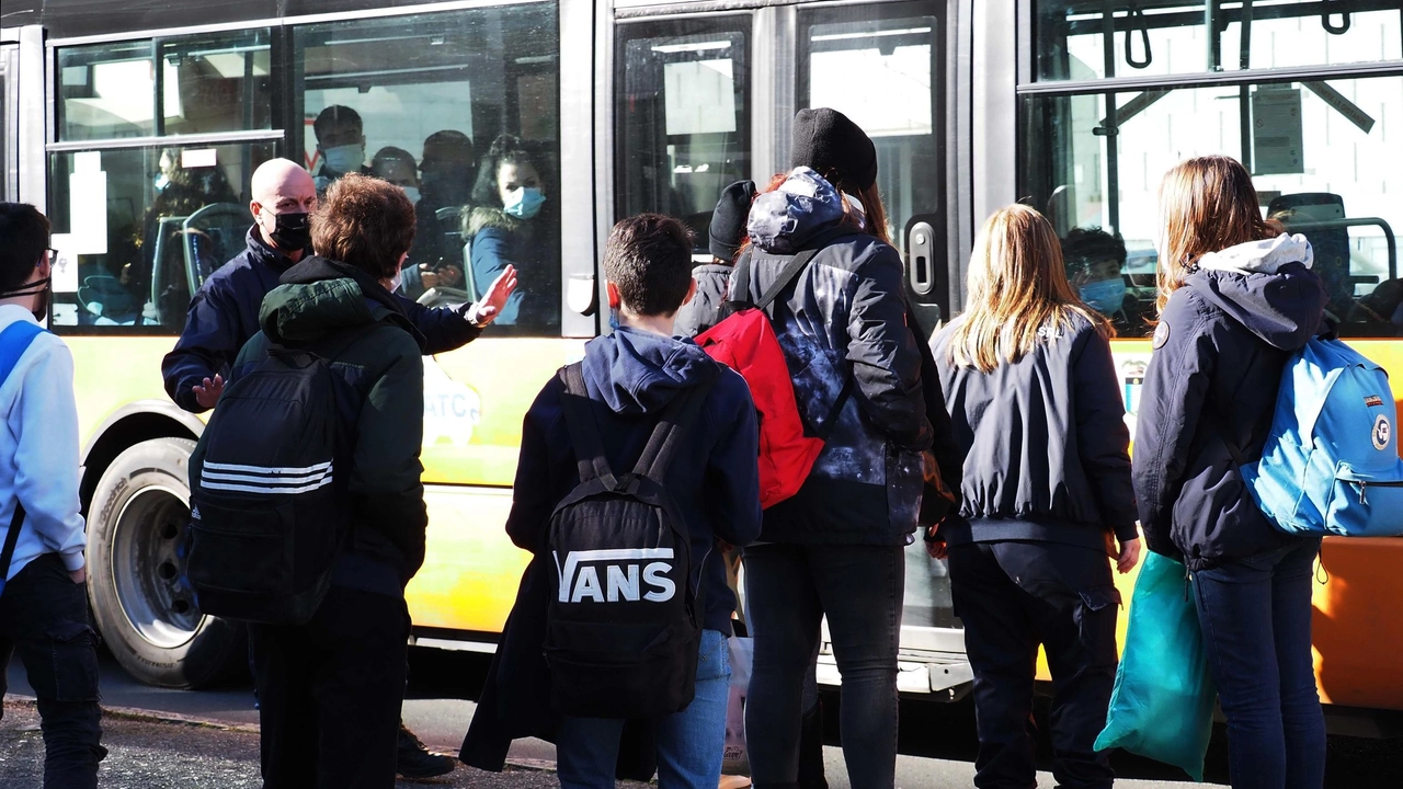 Agevolazioni previste dal Comune per gli abbonamenti al traporto pubblico locale per gli studenti delle varie scuole Agevolazioni previste dal Comune per gli abbonamenti al traporto pubblico locale per gli studenti delle varie scuole