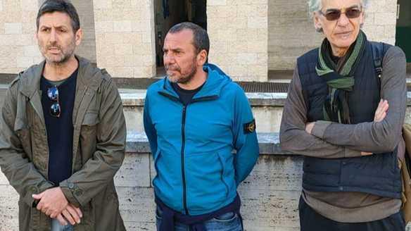https://www.lanazione.it/image-service/view/acePublic/alias/contentid/MGE2MDgzZmQtYTdlYi00/0/la-cerimonia-in-piazza-del-bacio-piu-sicurezza.jpeg?f=16:9&w=1200&h=630