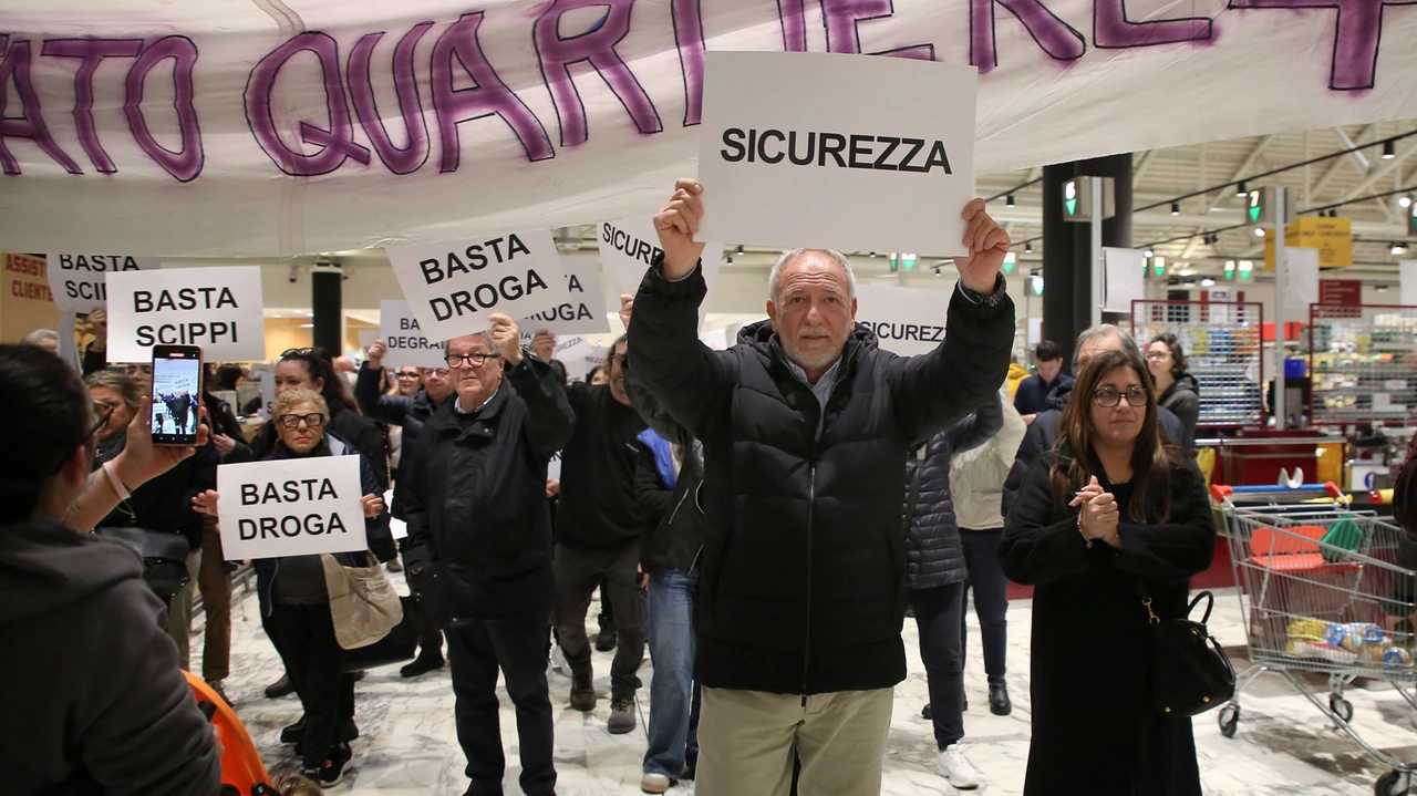 Firenze, la manifestazione in via del Saletto: "Degrado senza fine, ora basta"