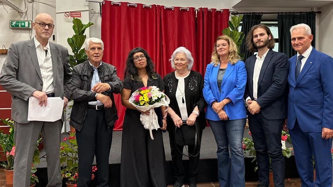 La foto di gruppo al termine della premiazione al circolo Arci Degl’Innocenti La foto di gruppo al termine della premiazione al circolo Arci Degl’Innocenti