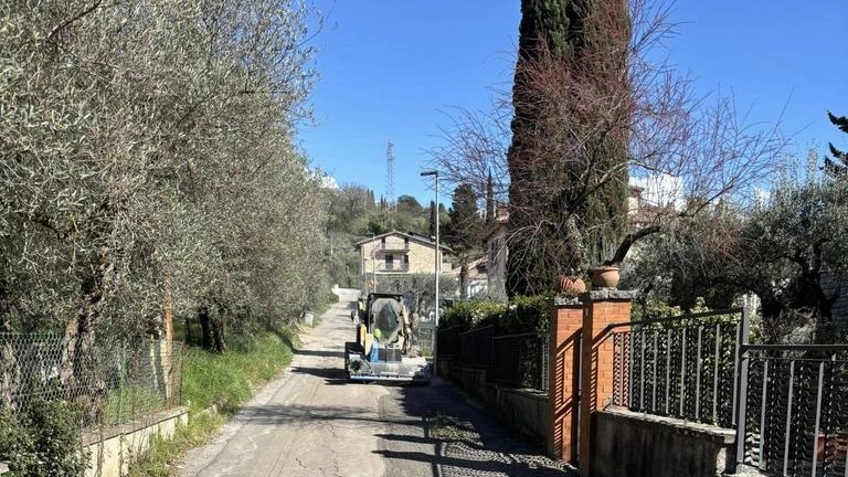 "Lavori in corso in Via Cicioni, che non venivano realizzati da decenni. Da venerdì inizia la bitumazione, alla fine dei...
