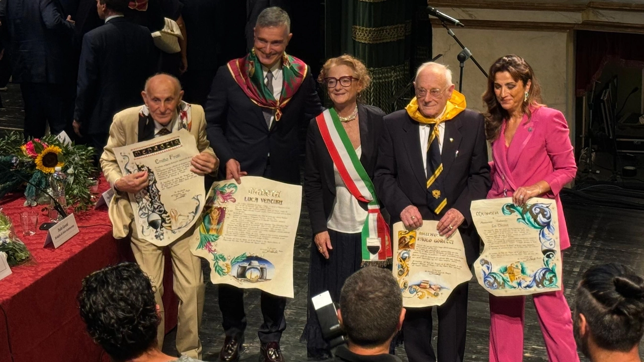 Consegnati Premio Mangia e medaglie di civica riconoscenza. Il sindaco: “A vincere sono sempre le buone idee”