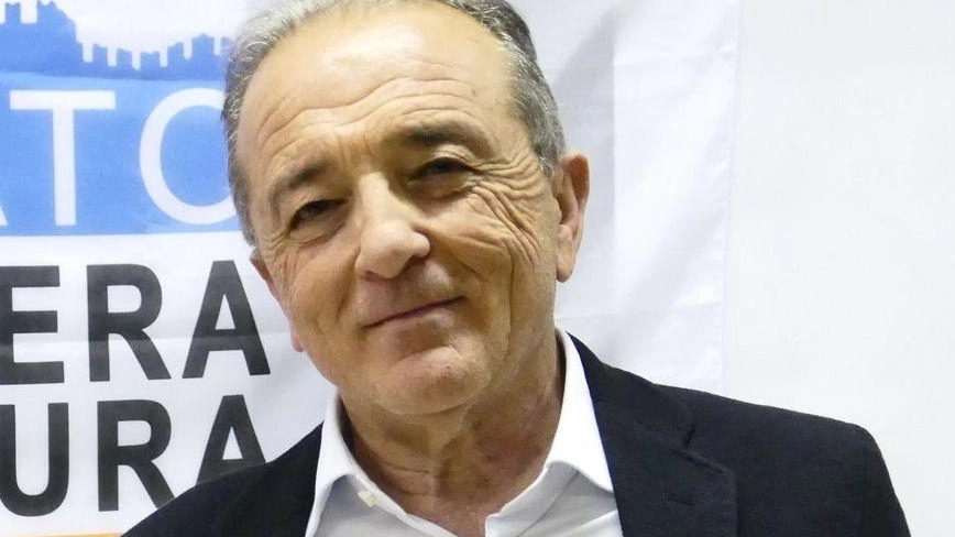 L'ex assessore alla sicurezza di Prato Aldo Milone esprime preoccupazione per l'aumento delle baby gang e la mancanza di controlli, temendo che la città possa diventare come Gotham City. La società multiculturale è criticata per non prevenire episodi di violenza davanti alle scuole. L'ex assessore alla sicurezza di Prato Aldo Milone esprime preoccupazione per l'aumento delle baby gang e la mancanza di controlli, temendo che la città possa diventare come Gotham City. La società multiculturale è criticata per non prevenire episodi di violenza davanti alle scuole.