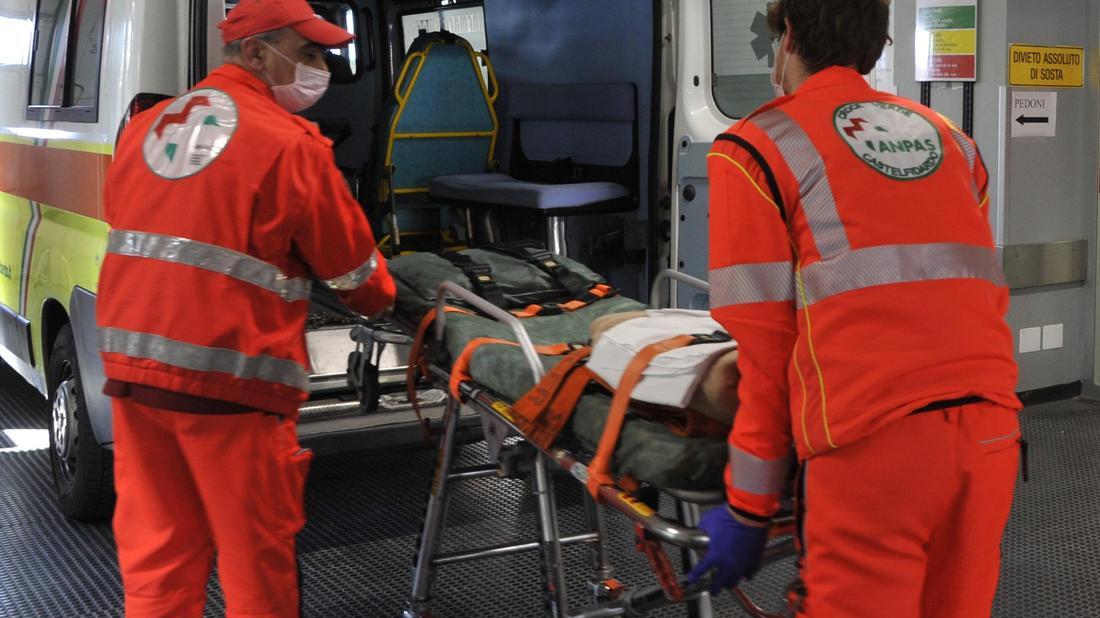 precipita dal tetto di un capannone operaio morto sul lavoro da Lanazione.it precipita dal tetto di un capannone operaio morto sul lavoro
