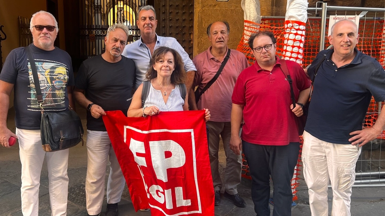 La delegazione Cgil dopo l’incontro in prefettura a Firenze La delegazione Cgil dopo l’incontro in prefettura a Firenze
