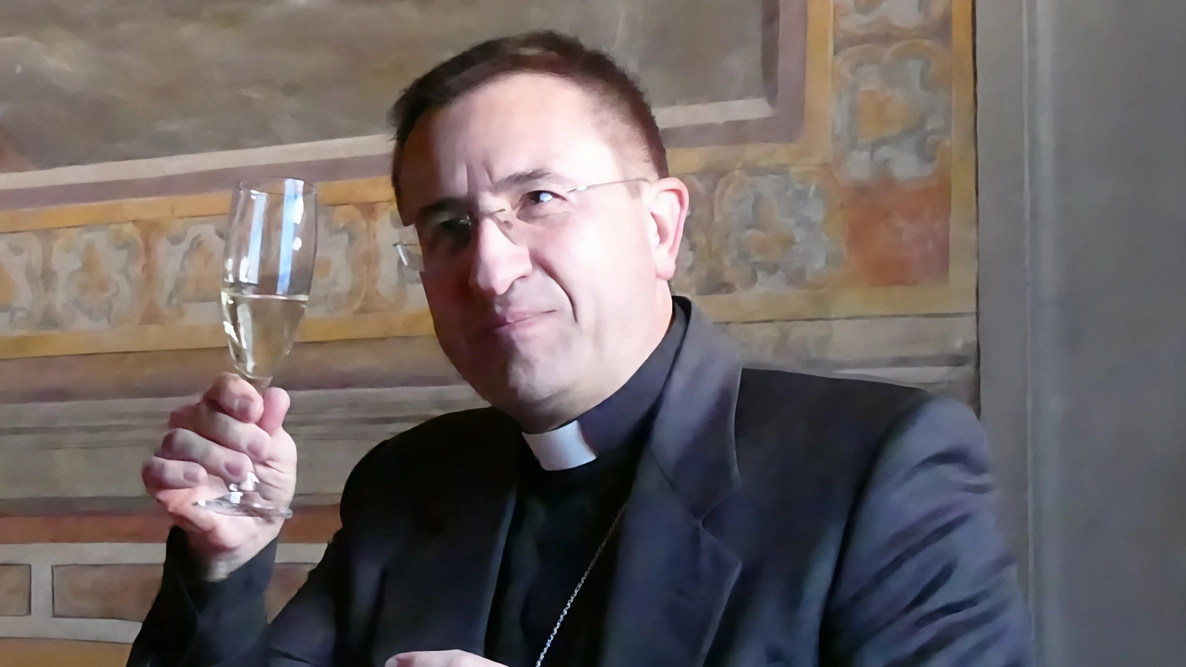 Il vescovo Andrea Migliavacca oggi incontra i giovani per un aperitivo