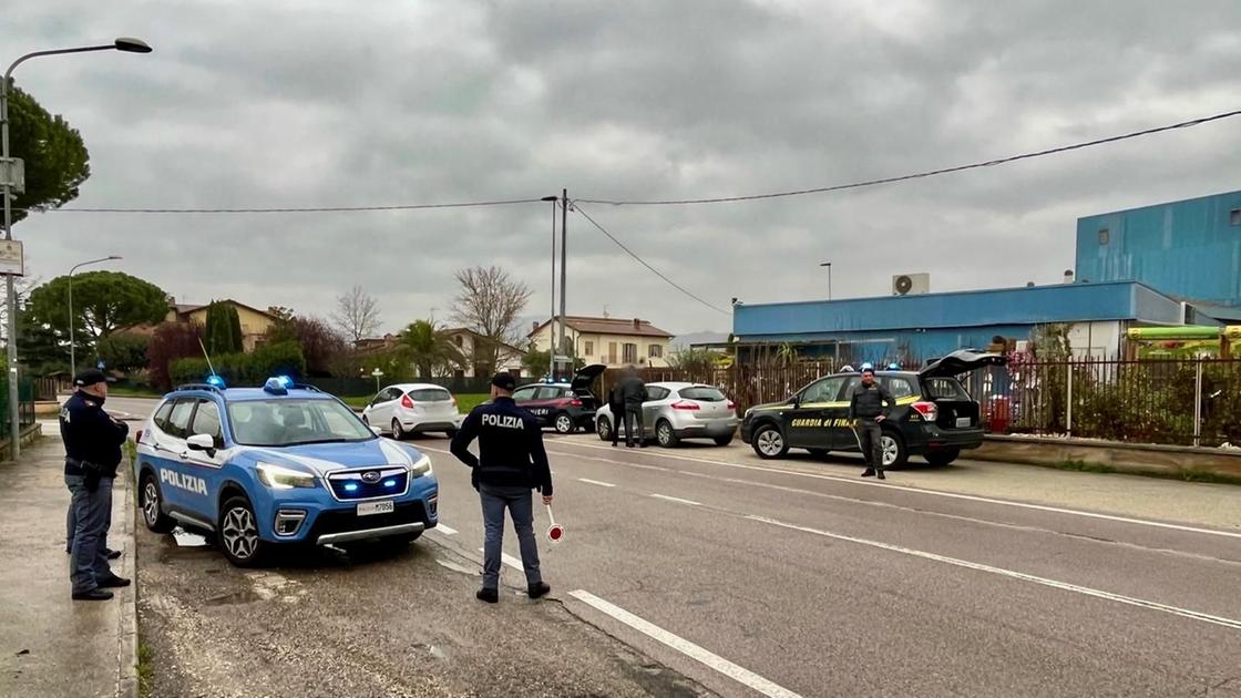 Terni, operazione "Alto Impatto": sanzionato autolavaggio con lavoratori abusivi Terni, operazione "Alto Impatto": sanzionato autolavaggio con lavoratori abusivi