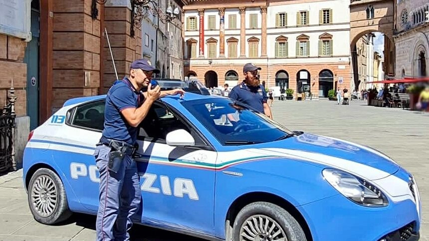 Il provvedimento è stato eseguito dagli uomini del commissariato di Foligno Il provvedimento è stato eseguito dagli uomini del commissariato di Foligno