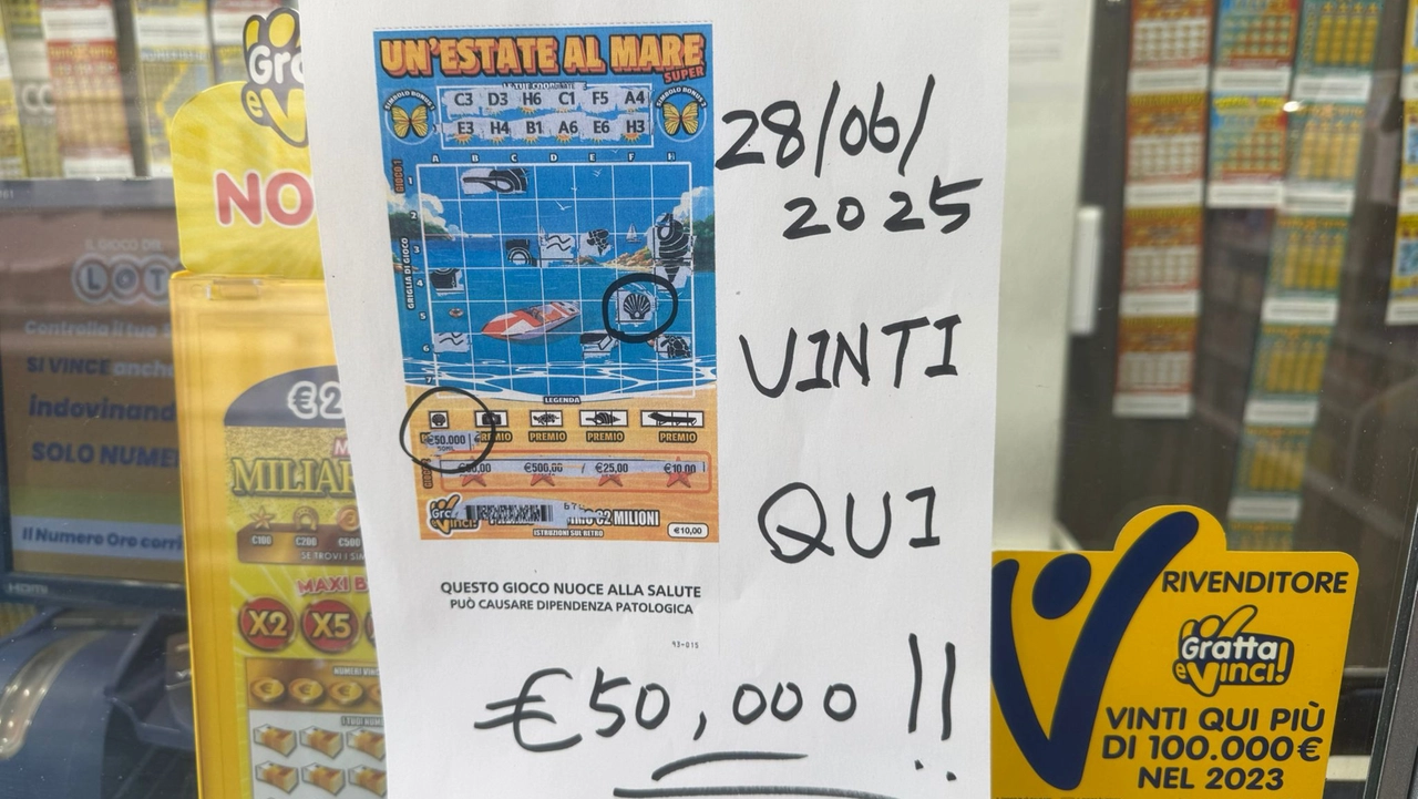 La tabaccheria Del Corto di viale dei Tigli, a Viareggio, dove sabato scorso una cliente ha vinto 50mila euro con un Gratta e Vinci da 10 euro La tabaccheria Del Corto di viale dei Tigli, a Viareggio, dove sabato scorso una cliente ha vinto 50mila euro con un Gratta e Vinci da 10 euro