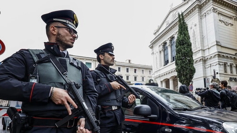 Vertice in Prefettura sull’allerta guerre: rafforzati i controlli sui cosiddetti “obiettivi sensibili” Vertice in Prefettura sull’allerta guerre: rafforzati i controlli sui cosiddetti “obiettivi sensibili”