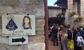 https://www.lanazione.it/image-service/view/acePublic/alias/contentid/MGFjNWFkMDQtODA1Ni00/0/gubbio-ricorda-la-piccola-sara-un-riferimento-per-la-comunita.jpeg
