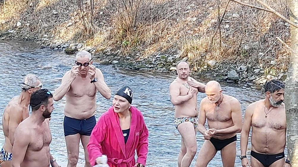 I sette partecipanti al tuffo nel Tevere nel fiorno di Capodanno I sette partecipanti al tuffo nel Tevere nel fiorno di Capodanno