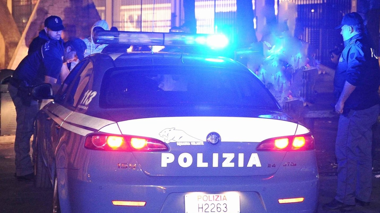 L’episodio è avvenuto in tarda serata al quartiere Africa. Indagini in corso. Il ragazzo ha raccontato agli agenti di essere stato avvicinato da un uomo in bici. L’episodio è avvenuto in tarda serata al quartiere Africa. Indagini in corso. Il ragazzo ha raccontato agli agenti di essere stato avvicinato da un uomo in bici.