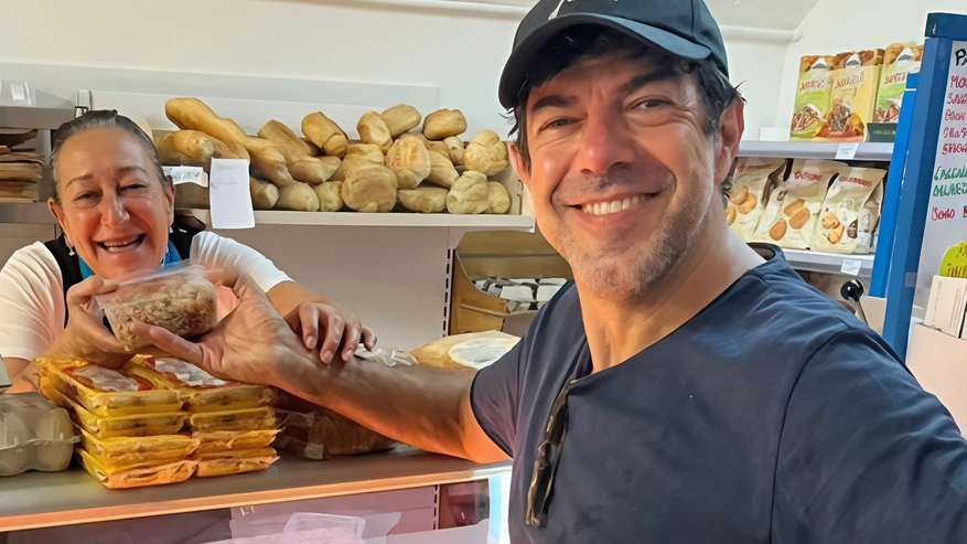 L’attore Favino a Capraia, Irene Cioni festeggia il compleanno a Pietrasanta, il “Radiant“ attracca all’Elba L’attore Favino a Capraia, Irene Cioni festeggia il compleanno a Pietrasanta, il “Radiant“ attracca all’Elba