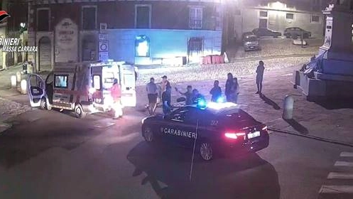 Intervento di carabinieri e ambulanze in una notte di malamovida (foto di repertorio) Intervento di carabinieri e ambulanze in una notte di malamovida (foto di repertorio)