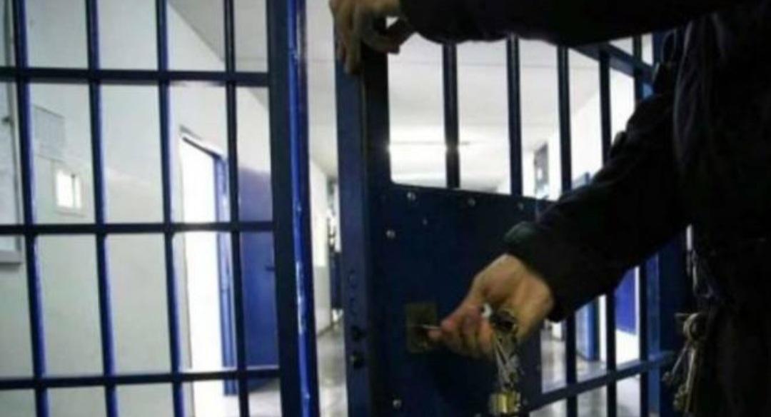https://www.lanazione.it/image-service/view/acePublic/alias/contentid/MGI1MDE4MTktYjkxYS00/0/un-altro-agente-di-polizia-penitenziaria-aggredito.jpeg