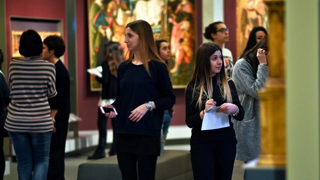La sedia rossa in ospedale, la manifestazione in piazza del Comune visite guidate nei musei, iniziative per il Centro La Nara e nelle scuole le partite di calcio e pallavolo, Il racconto dell’ancella al Politeama . La sedia rossa in ospedale, la manifestazione in piazza del Comune visite guidate nei musei, iniziative per il Centro La Nara e nelle scuole le partite di calcio e pallavolo, Il racconto dell’ancella al Politeama .