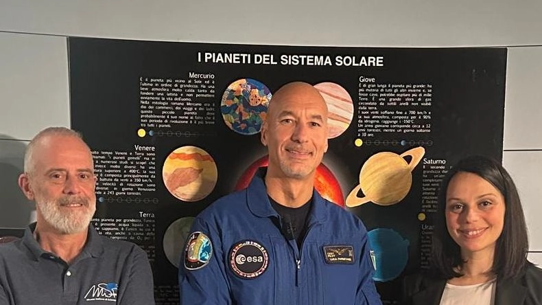 L’astronauta Luca Parmitano con Marco Morelli al Museo. di Scienze Planetarie L’astronauta Luca Parmitano con Marco Morelli al Museo. di Scienze Planetarie