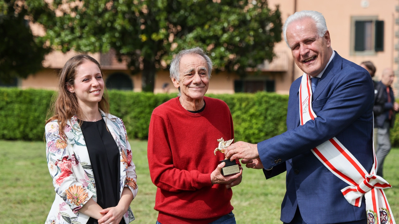 Letizia Perini durante la consegna del Pegaso d'Oro a Roberto Vecchioni. Presente il governatore Giani (Foto Germogli)