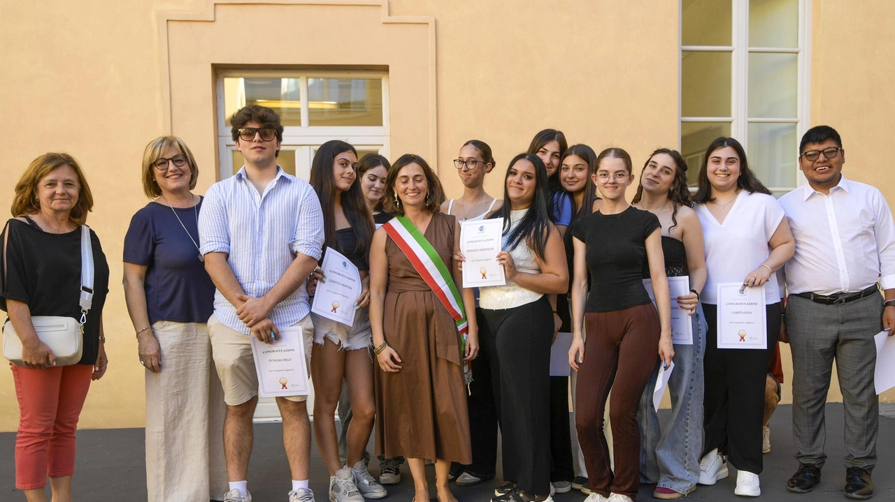 Oltre duecento persone hanno assistito, nei giorni scorsi alla Biblioteca Ernesto Ragionieri, alla cerimonia di consegna dei diplomi ai... Oltre duecento persone hanno assistito, nei giorni scorsi alla Biblioteca Ernesto Ragionieri, alla cerimonia di consegna dei diplomi ai...