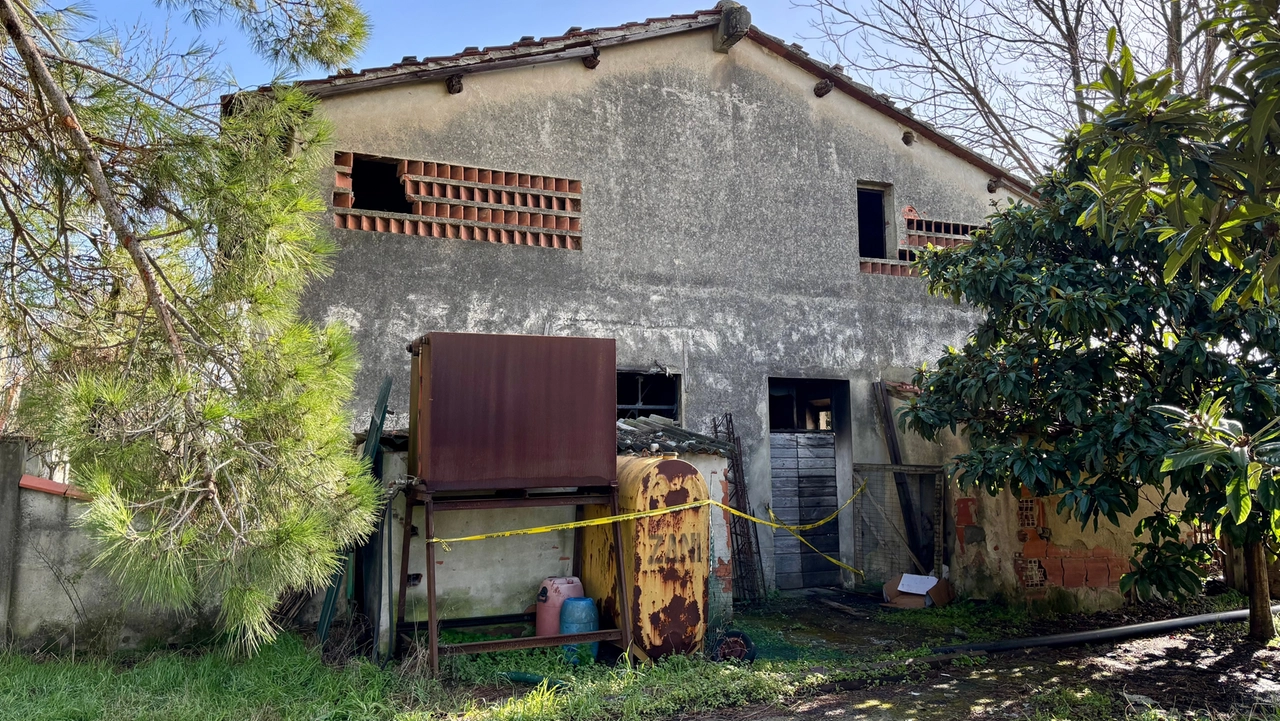 Il casolare di via Vicinale delle Piagge a Fornacette dove c’è stata l’eplosione Il casolare di via Vicinale delle Piagge a Fornacette dove c’è stata l’eplosione