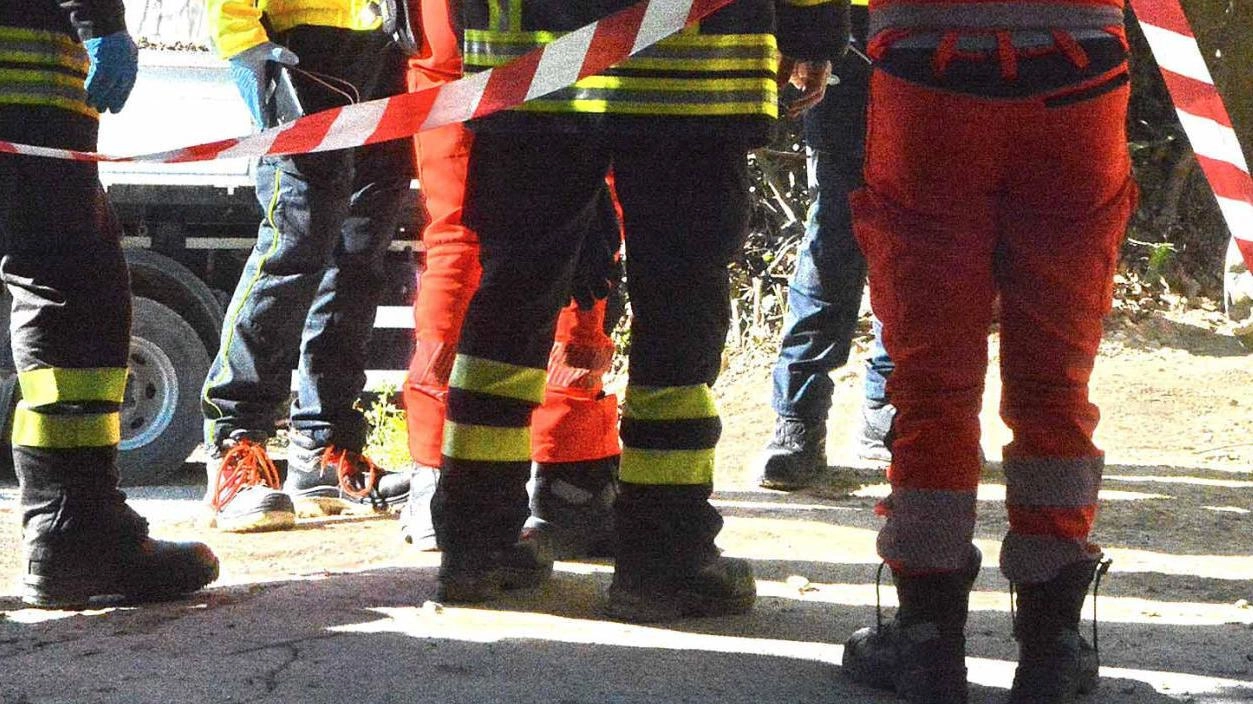 Si indaga contro ignoti per omicidio colposo. L’operaio Alessandro Guerra, 54 anni di Verghereto in provincia di Forlì-Cesena è stato... Si indaga contro ignoti per omicidio colposo. L’operaio Alessandro Guerra, 54 anni di Verghereto in provincia di Forlì-Cesena è stato...