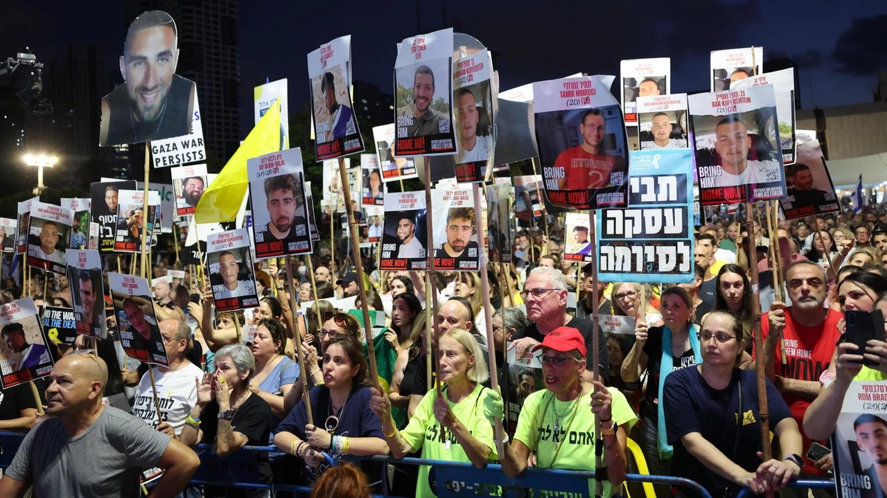 Appelli a Netanyahu e Trump. Proteste anche in altre città