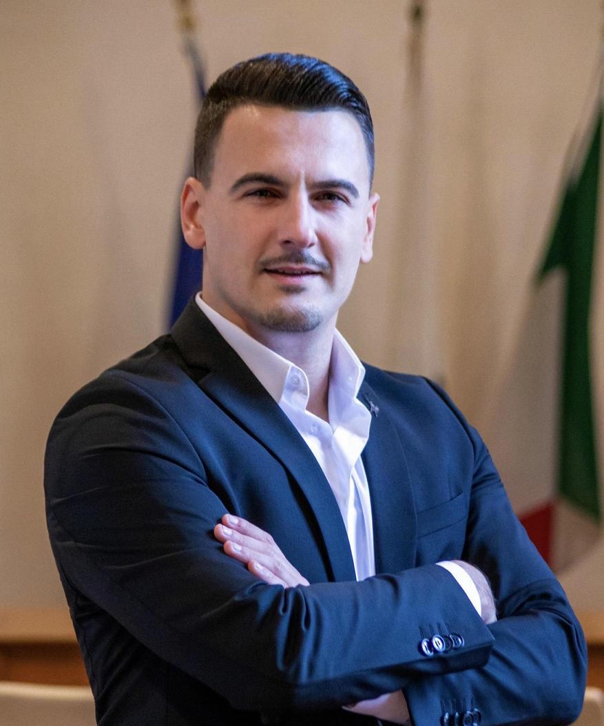 https://www.lanazione.it/image-service/view/acePublic/alias/contentid/MGI4MzE1MmQtM2RiZS00/0/toscana-pride-propaganda-contro-il-governo.jpeg