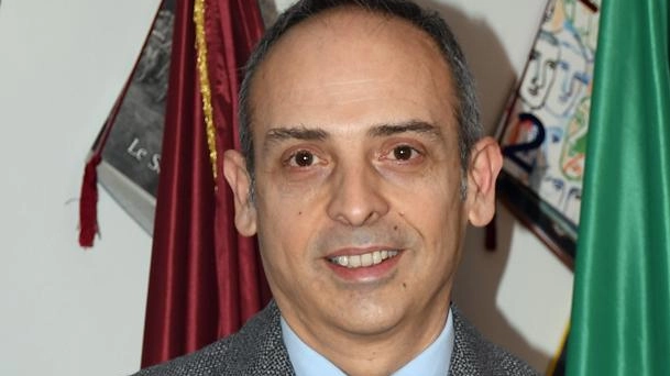 Claudio Ciccimarra, esperto dirigente di polizia con esperienza a Milano e Biella, diventerà il nuovo questore di Grosseto il 3 settembre, subentrando a Antonio Mannoni. Profilo professionale di alto livello nel campo dell'ordine pubblico e antiterrorismo. Claudio Ciccimarra, esperto dirigente di polizia con esperienza a Milano e Biella, diventerà il nuovo questore di Grosseto il 3 settembre, subentrando a Antonio Mannoni. Profilo professionale di alto livello nel campo dell'ordine pubblico e antiterrorismo.