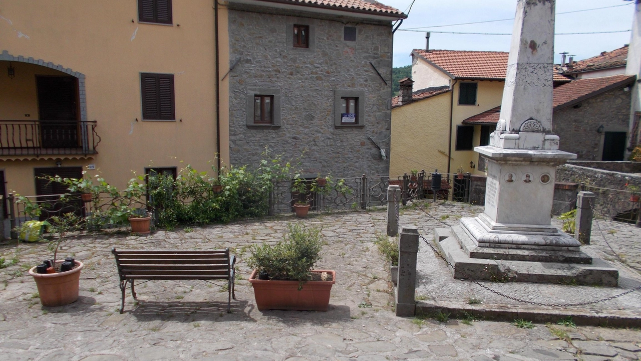 Il piccolo borgo di Gombereto (nella foto la piazza) domenic a ricorderà tre donne trucidate il 14 giugno del 1944 dai nazifascisti Il piccolo borgo di Gombereto (nella foto la piazza) domenic a ricorderà tre donne trucidate il 14 giugno del 1944 dai nazifascisti