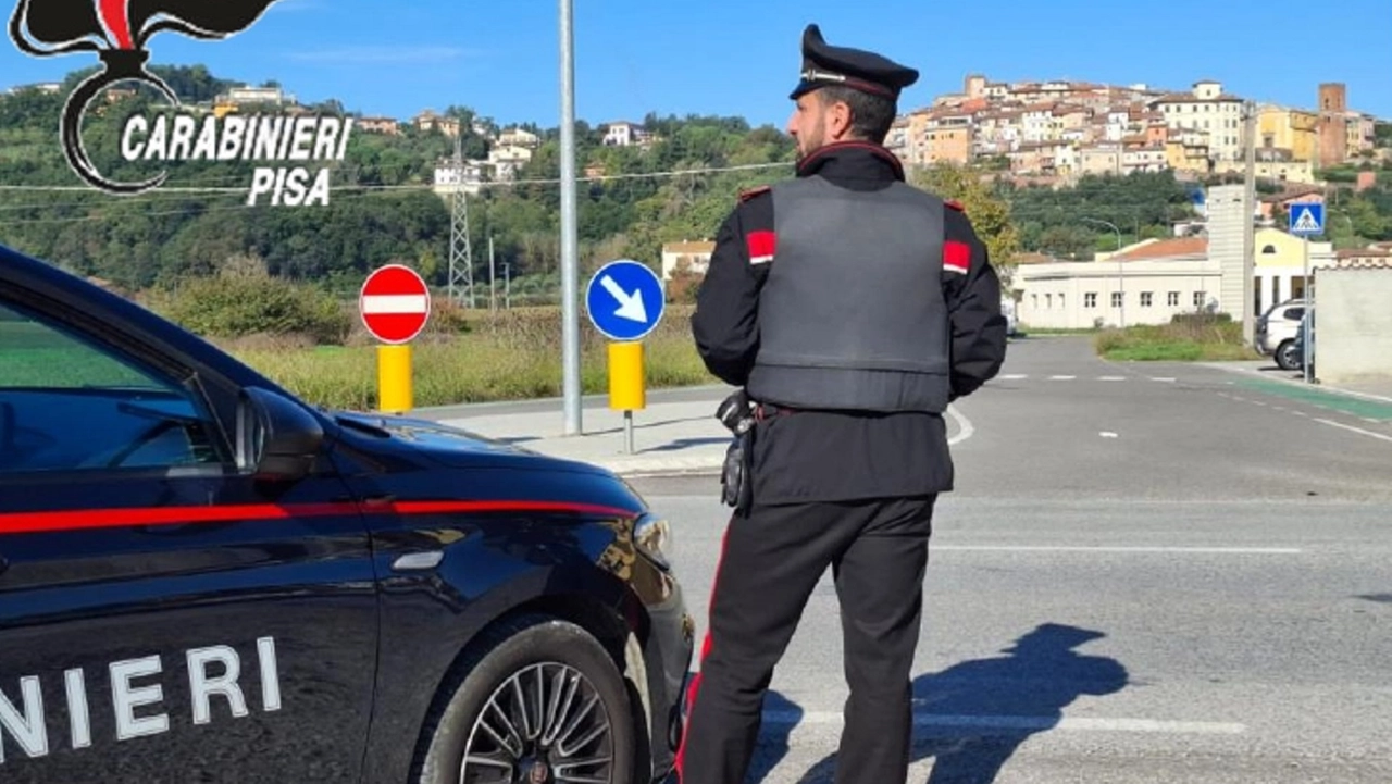 Una pattuglia dei carabinieri di Santa Maria a Monte durante un servizio di controllo del territorio nella zona di Ponticelli