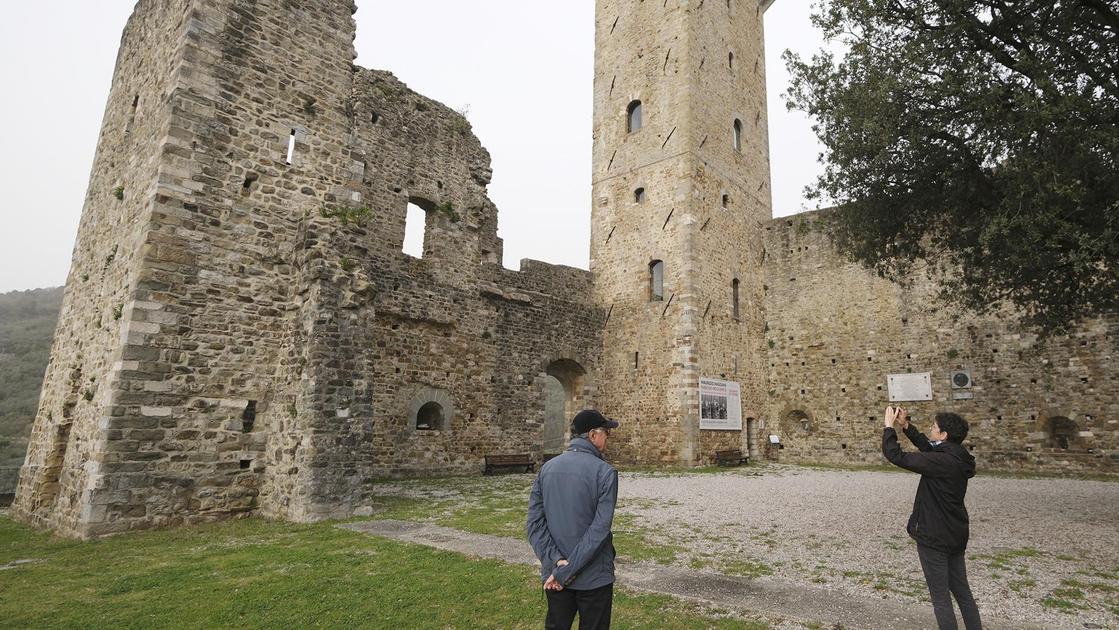 https://www.lanazione.it/image-service/view/acePublic/alias/contentid/MGIyYTAxNGItMjhhYi00/0/territorio-plastic-free-il-riconoscimento-a-castelnuovo-magra.jpeg?f=16:9&w=1200&h=630