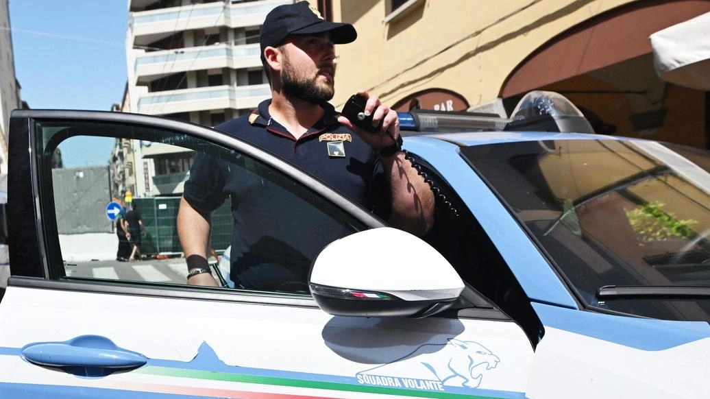 La polizia sta facendo accertamenti per ricostruire la dinamica della caduta La polizia sta facendo accertamenti per ricostruire la dinamica della caduta