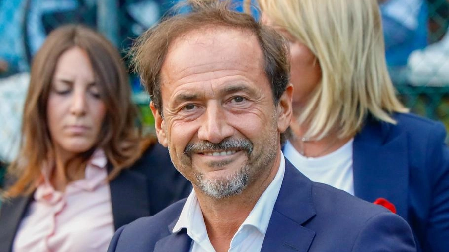 Dopo quattro mesi il consigliere decide di restare a Toscana Energia. La sindaca e il Pd: "Senso di grande responsabilità". Cecilia Del Re aveva inviato l’esposto in prefettura: "Inevitabile ma tardi". Dopo quattro mesi il consigliere decide di restare a Toscana Energia. La sindaca e il Pd: "Senso di grande responsabilità". Cecilia Del Re aveva inviato l’esposto in prefettura: "Inevitabile ma tardi".