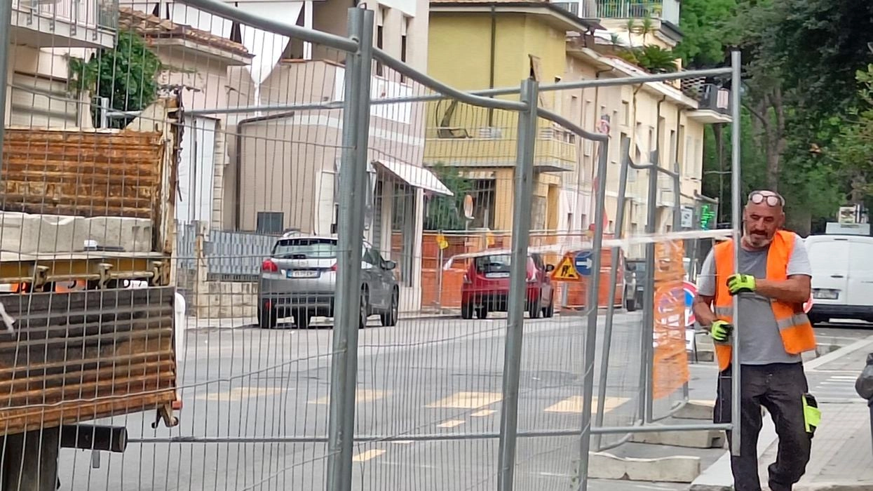 A Senzuno sono in fase di svolgimento importanti lavori e questo crea disagi ai commercianti Il Comune ha previsto dei ristori A Senzuno sono in fase di svolgimento importanti lavori e questo crea disagi ai commercianti Il Comune ha previsto dei ristori