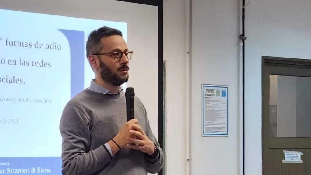 Il ricercatore e docente all’Università per gli Stranieri, Orlando Paris, ha aderito allo sciopero contro i tagli voluti dal Governo Il ricercatore e docente all’Università per gli Stranieri, Orlando Paris, ha aderito allo sciopero contro i tagli voluti dal Governo