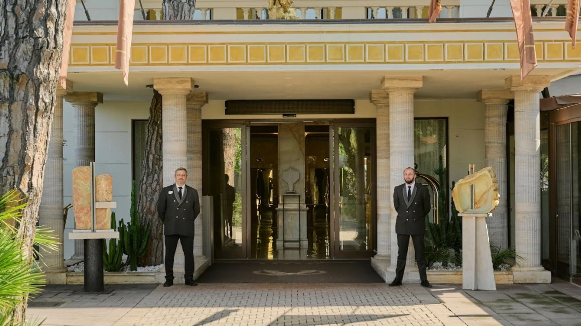 Un’immagine dell’ingresso del Grand Hotel Imperiale in via Mazzini Un’immagine dell’ingresso del Grand Hotel Imperiale in via Mazzini