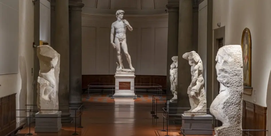 Firenze, alla Galleria dell’Accademia focus tematici durante le aperture serali