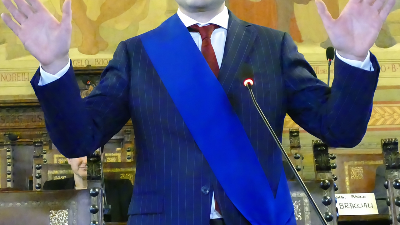 Il sindaco contro la scelta dei tempi parla anche di commissariamento. Domenica il rinnovo di tutto il Consiglio Il sindaco contro la scelta dei tempi parla anche di commissariamento. Domenica il rinnovo di tutto il Consiglio