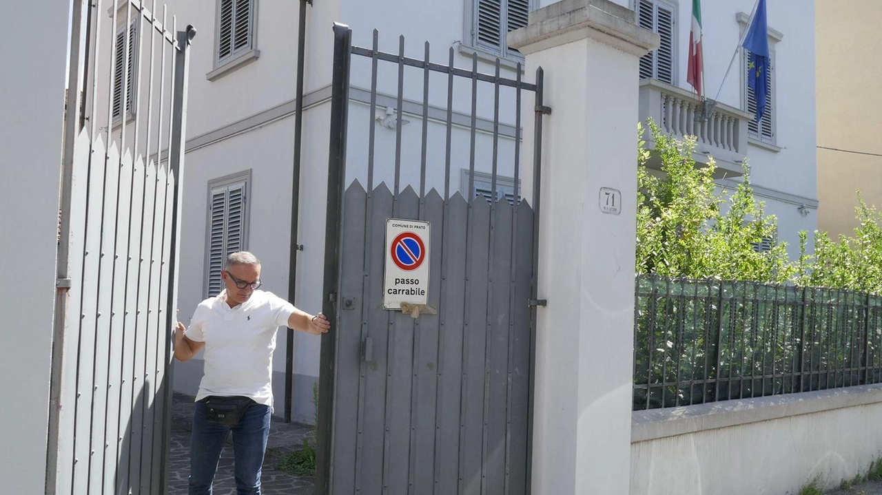 La perquisizione nella sede della loggia «Sagittario» in via Lazzerini Foto Attalmi