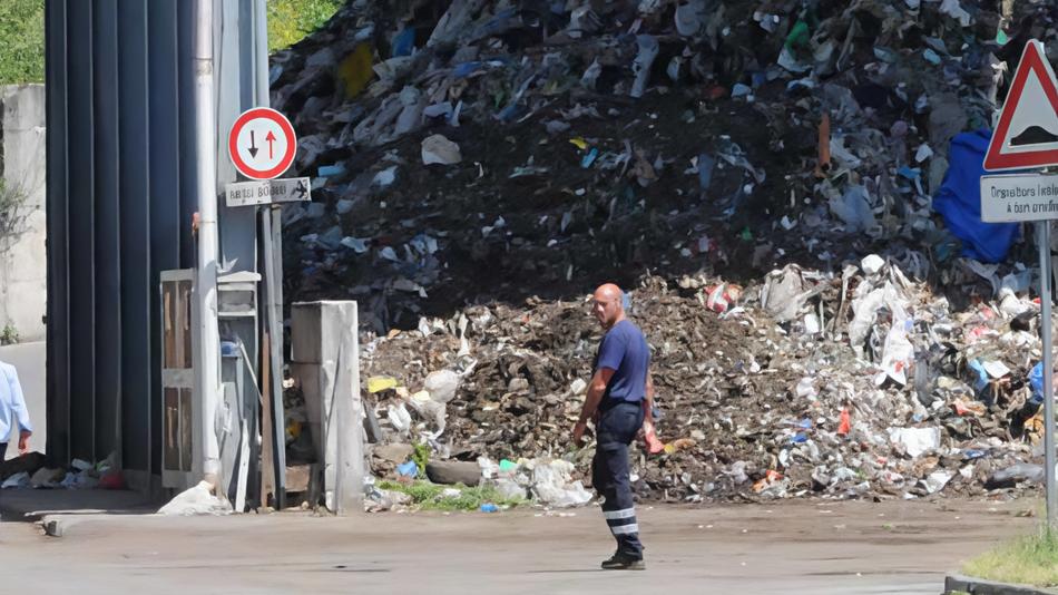 https://www.lanazione.it/image-service/view/acePublic/alias/contentid/MGJjNjYwZTQtZDEzZi00/0/rischio-aumento-tari-ma-la-politica-non-ci-sta-abbiamo-agito-bene-difenderemo-la-scelta.jpeg?f=16:9&w=1200&h=630