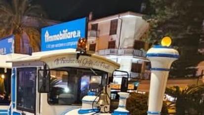 Paletta rossa per il trenino. Il mezzo turistico multato per irregolarità di trasporto