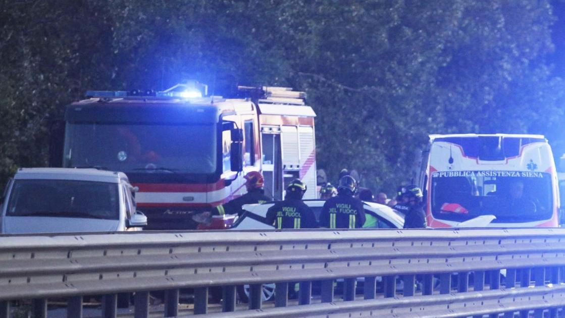 la macchina 232 in panne travolto sulla siena bettolle