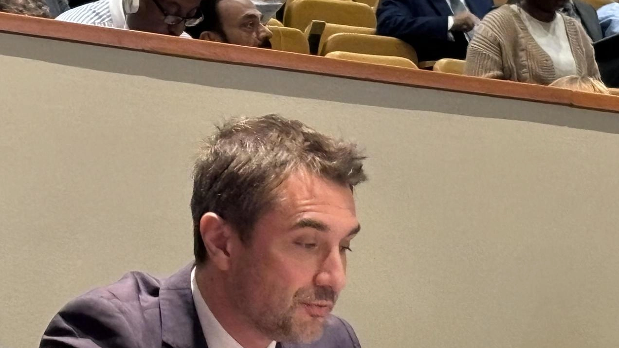 Il sindaco presenta una petizione. Brunori: "Città ha altri problemi". Il sindaco presenta una petizione. Brunori: "Città ha altri problemi".