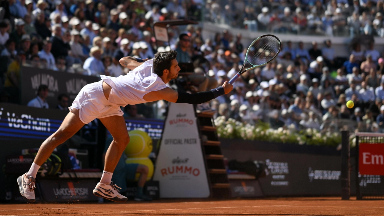 Atp Roma 2025, Alcaraz e il vento spazzano via Musetti. Addio finale