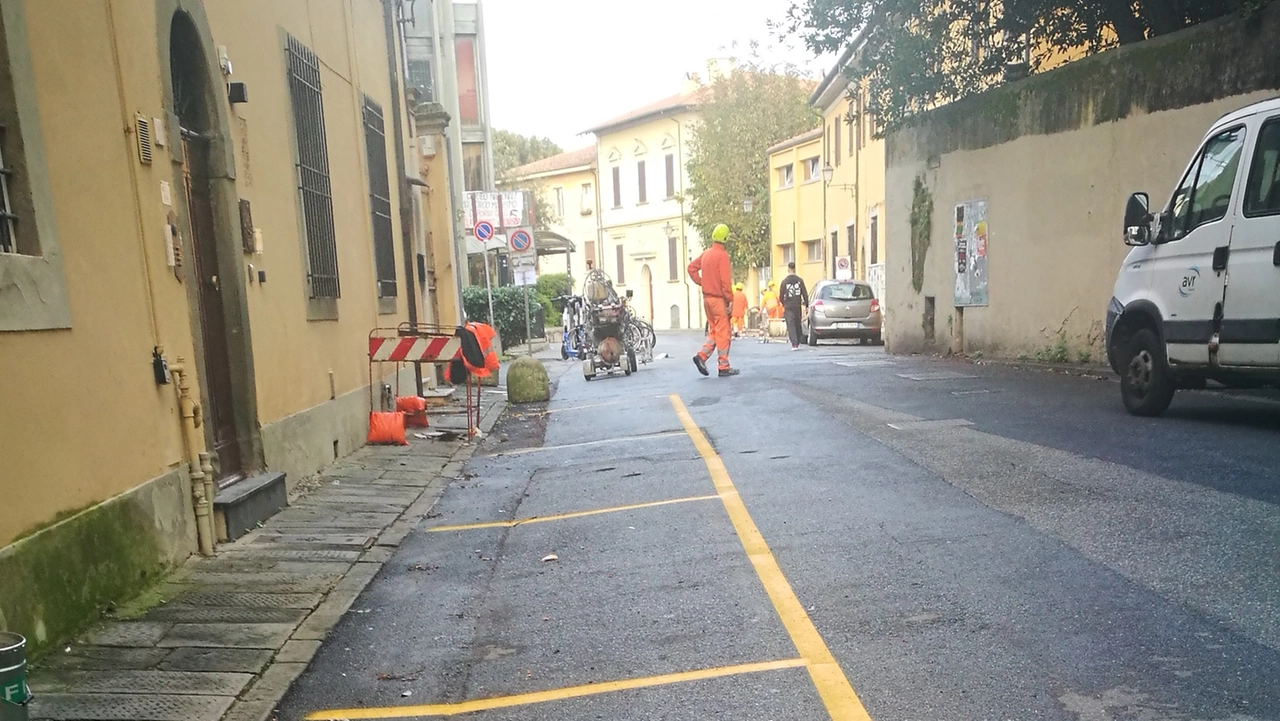 Gli stalli gialli in via Martiri Gli stalli gialli in via Martiri